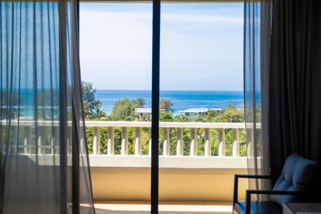 Khám Phá Karon, Phuket: Các Khách Sạn Cao Cấp Nổi Bật Cho Kỳ Nghỉ Đẳng Cấp