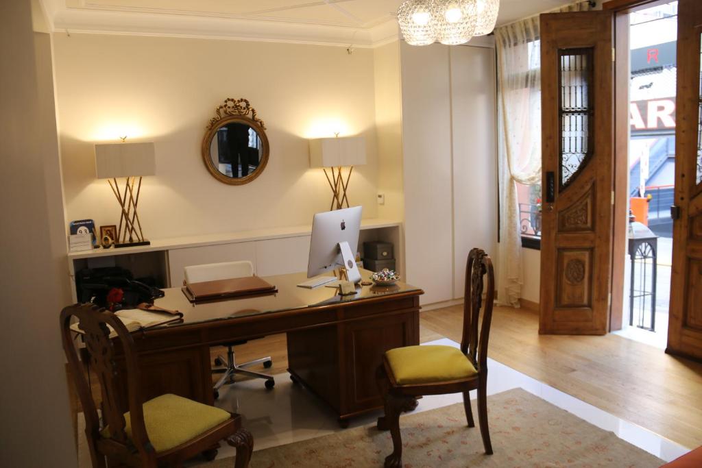 Athens Sang Trọng: Tuyển Chọn Khách Sạn Cao Cấp Cho Trải Nghiệm Độc Đáo