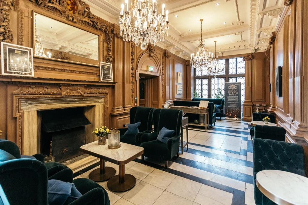 Edinburgh Old Town: Những Khách Sạn Sang Trọng Độc Đáo Cho Trải Nghiệm Hoàn Hảo