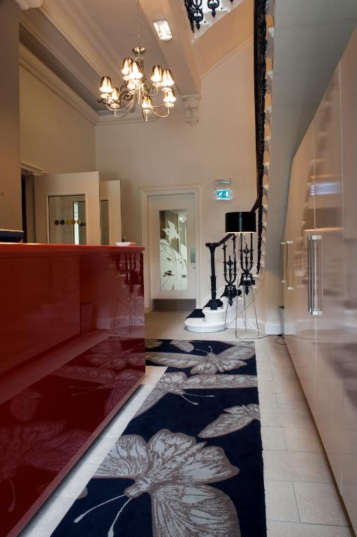 Khám Phá Edinburgh: Tuyển Chọn Khách Sạn Sang Trọng Đậm Chất Cổ Điển và Hiện Đại